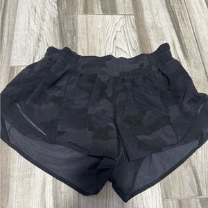 LULULEMON HOTTY HOT SHORTS 2.5IN